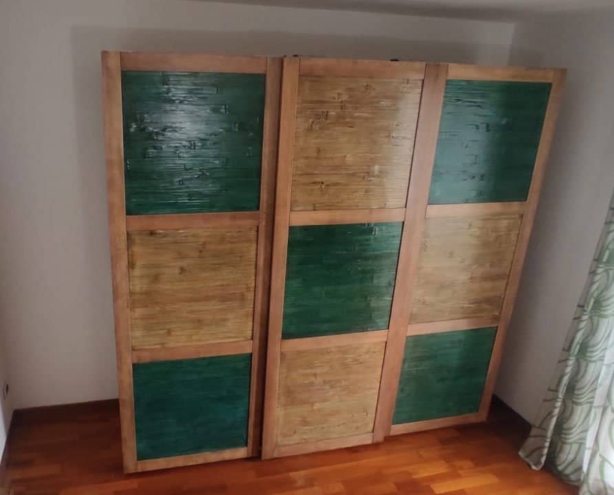 Guardaroba-ante-3-scorrevoli1 - jollygiunco.eu Armadio in legno rustico con pannelli verdi e naturali, mobile su misura.