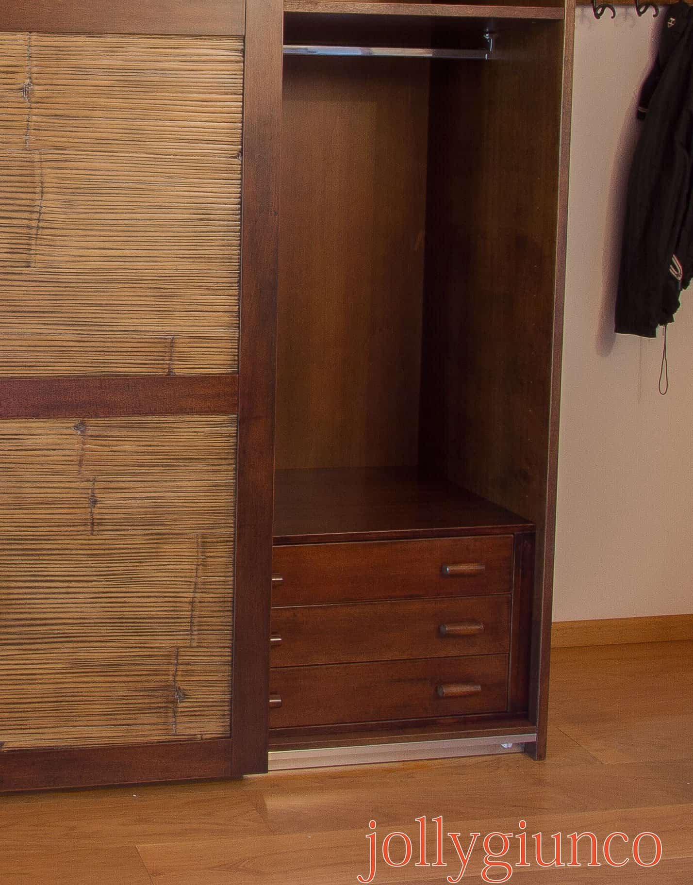 jollygiunco_armadi_crash_17g - jollygiunco.eu Ripiano in legno per armadio, mobili classici stile vintage, guardaroba elegante e funzionale.