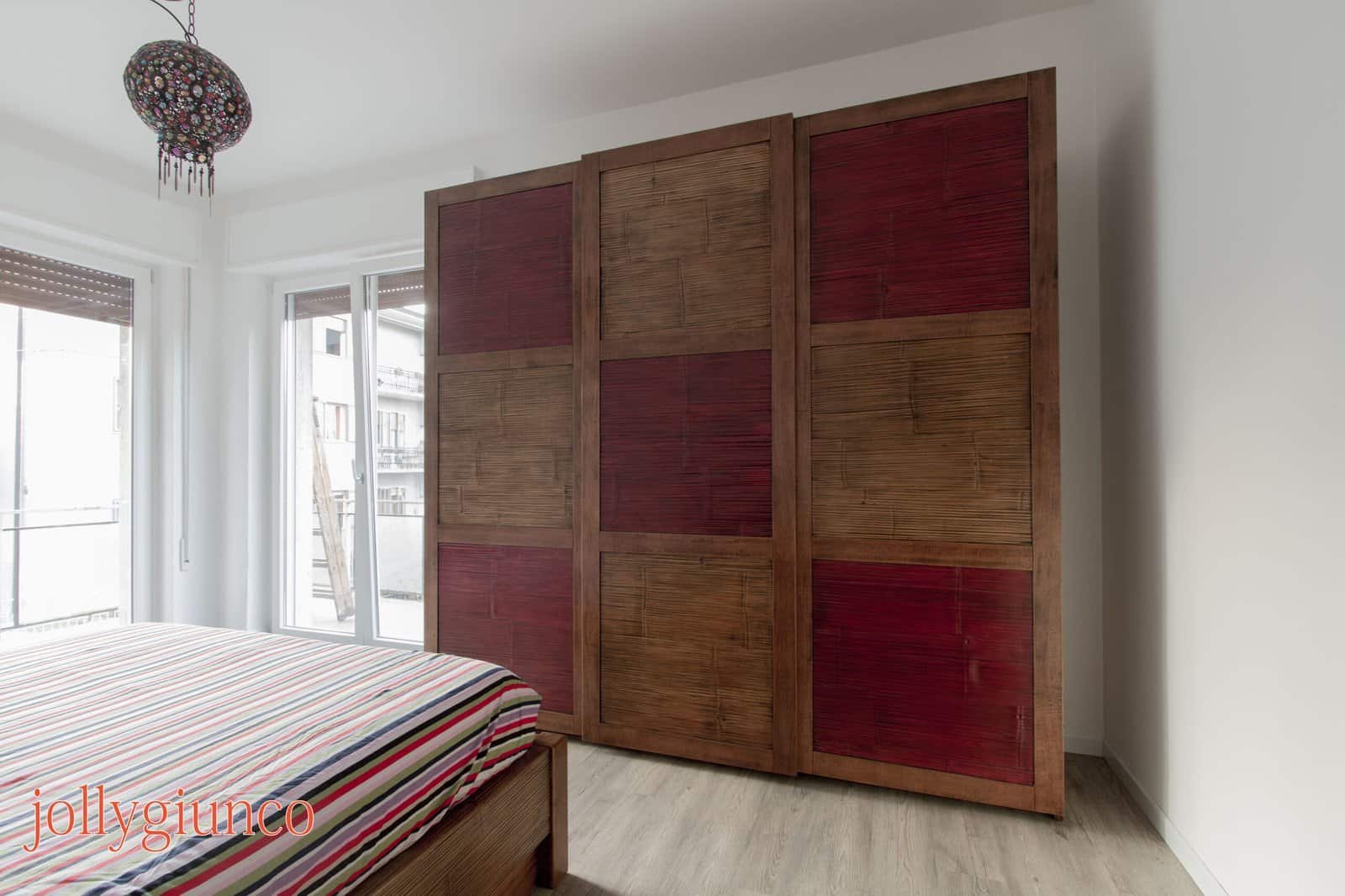 jollygiunco_armadi_crash_23g - jollygiunco.eu Armadio in legno con dettagli in colore rosso, arredamento moderno camera da letto.