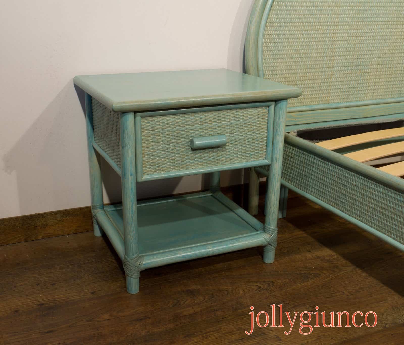 jollygiunco_comodino_18g - jollygiunco.eu Arredo in vimini color menta, comodino e testata letto in rattan, stile vintage.