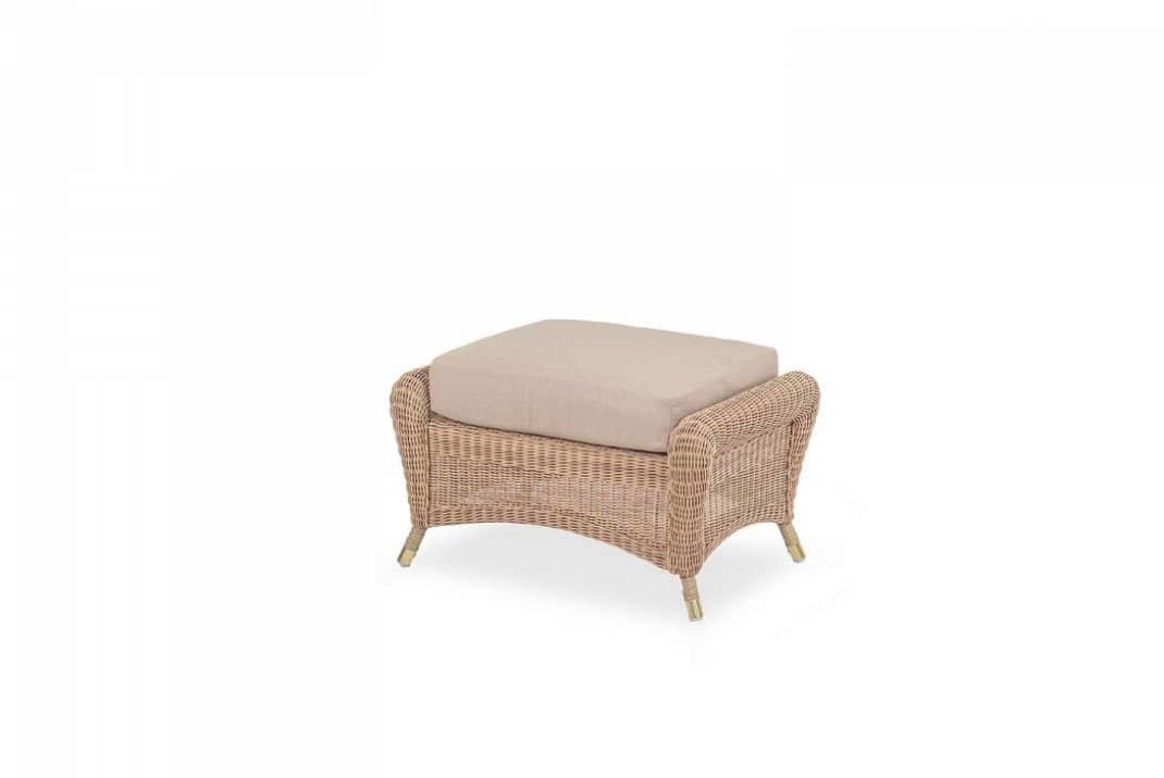 Consueto-Over---Pouf-in-midollino - jollygiunco.eu Panchetta in rattan con cuscino beige per arredi esterni e interni.