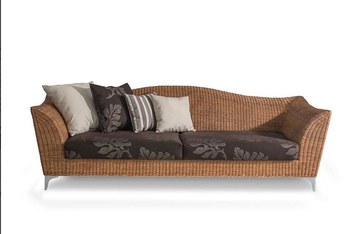 Divano 3 posti in rattan con cuscini eleganti jollygiuncoeu Divano 3 posti in rattan con cuscini decorativi perfetto per soggiorno elegante