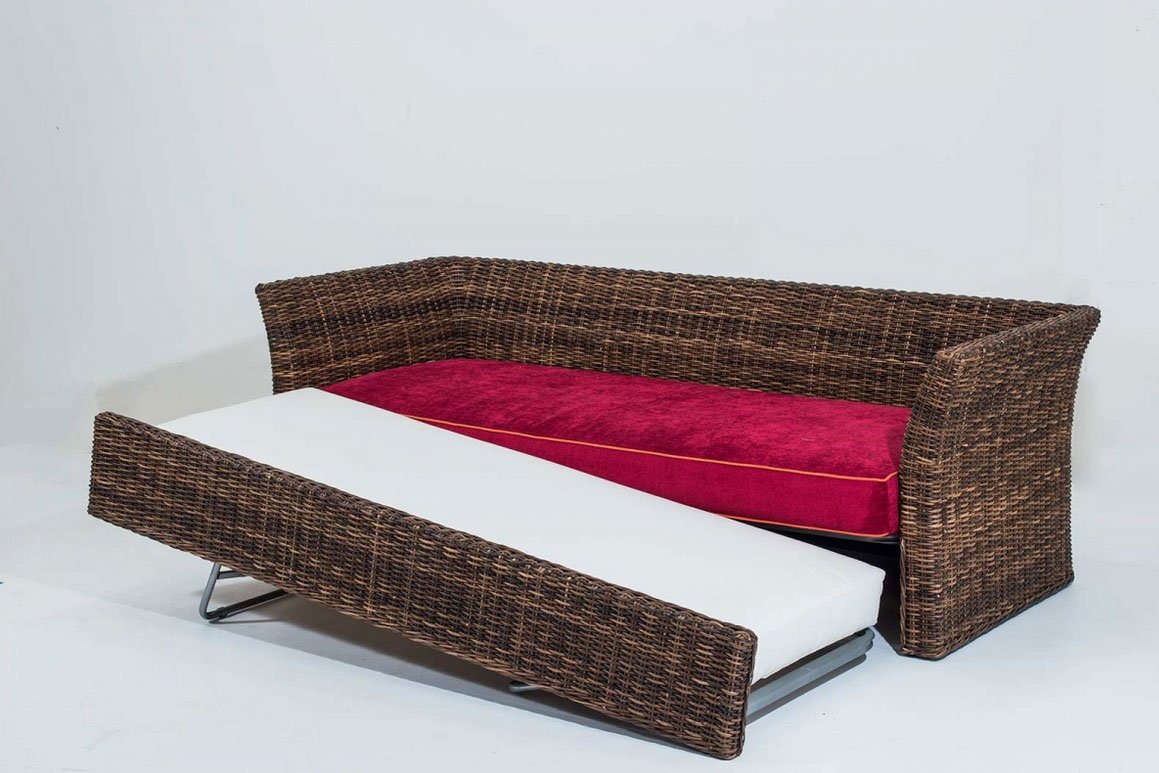 Divano letto rattan compatto e moderno jollygiuncoeu Divano letto in rattan con seduta rossa e letto estraibile bianco ideale per spazi piccoli