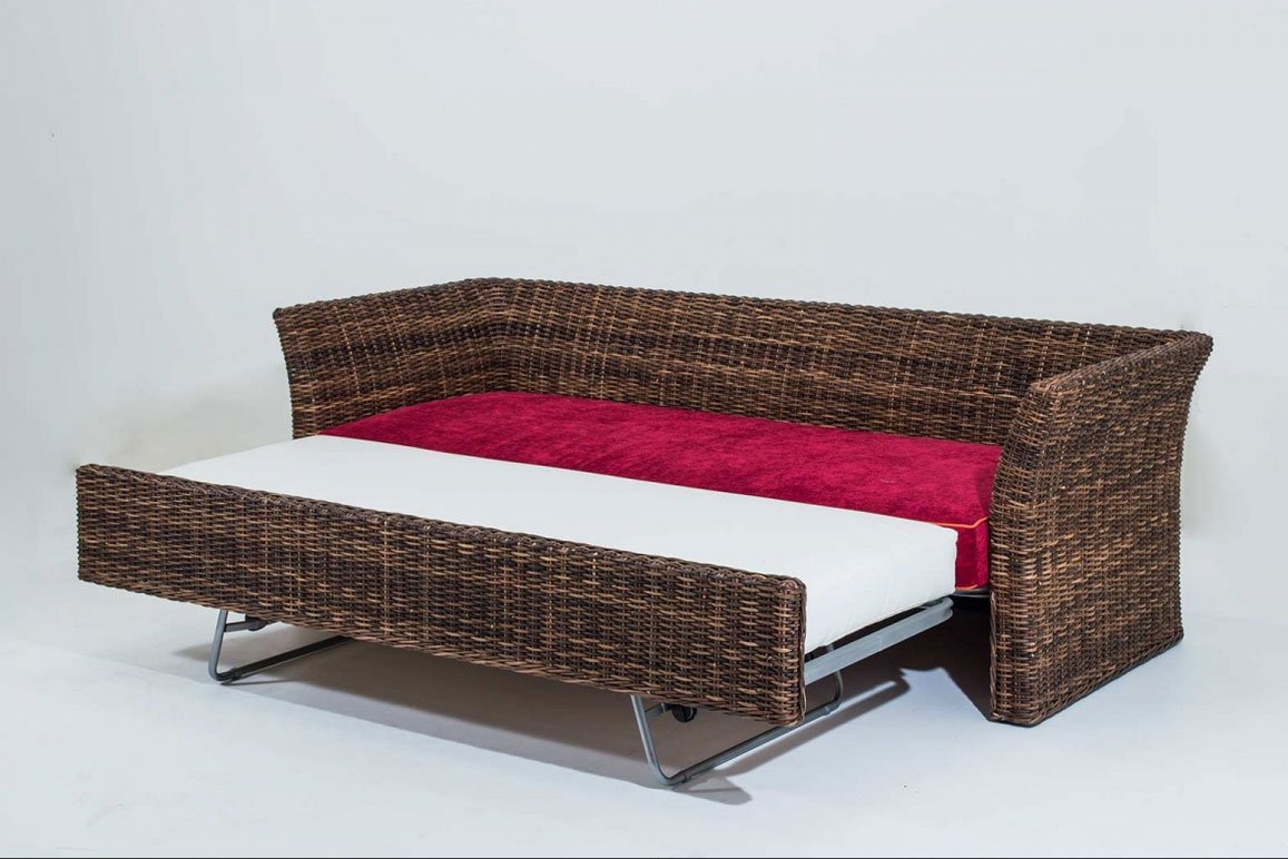 Divano letto in rattan compatto jollygiuncoeu Divano letto rattan piccolo con seduta rossa e struttura resistente