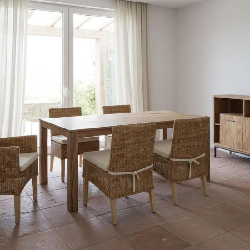 Sedia Tiffany in rattan per sala da pranzo elegante e naturale.