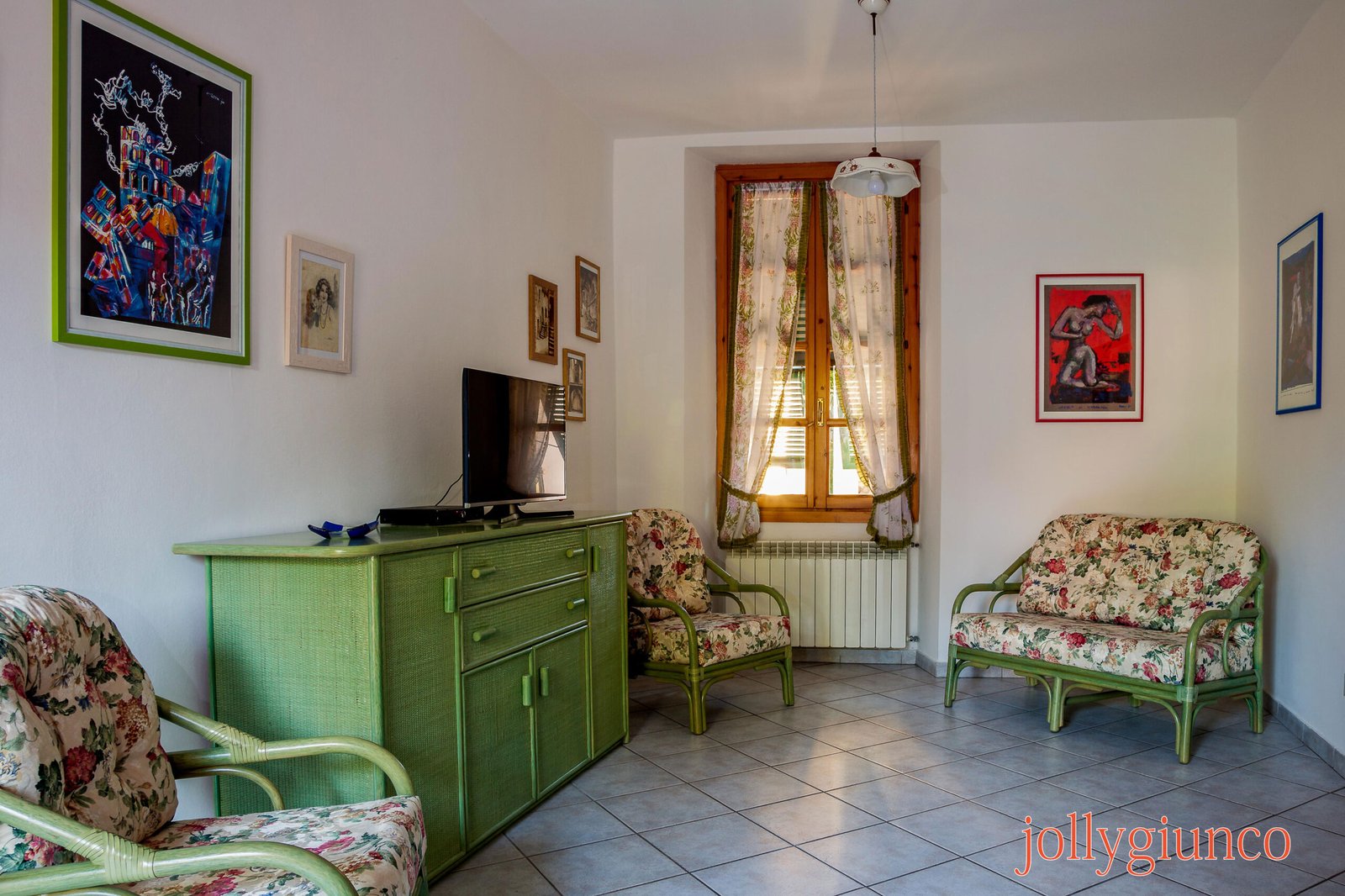 Mobile Cefalù Sala in Rattan jollygiuncoeu Sala in rattan con mobili colorati e decorazioni artistiche a Cefalù