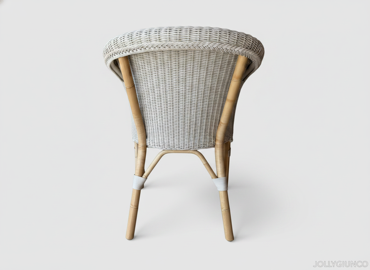 Poltroncina Malta Pozzetto polyrattan 5 jollygiuncoeu back view of a woven wicker chair with light wooden legs against a pale background displaying curved backrest and rattan details