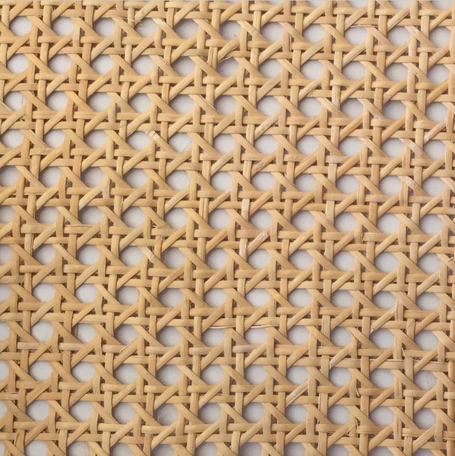 Paglia di Vienna jollygiuncoeu close up of a light brown woven rattan pattern with interlaced strips forming a lattice
