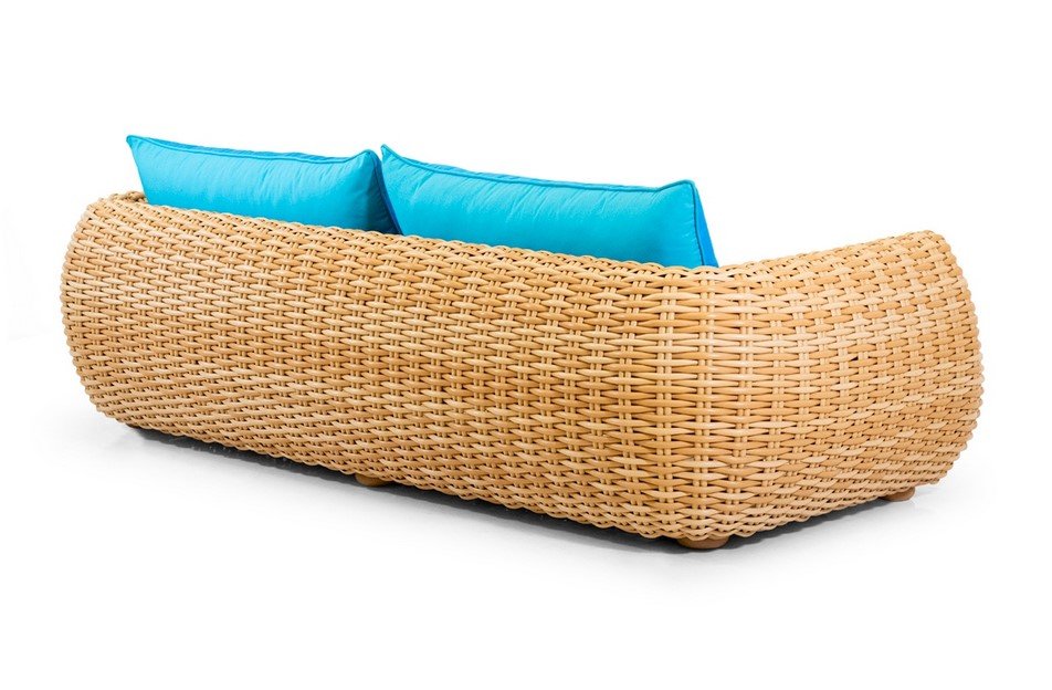 Bombo Divano 3 posti45 jollygiuncoeu woven rattan outdoor sofa with bright turquoise cushions on a white background