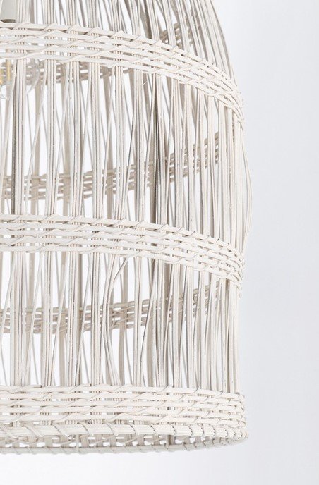 LAMPADARIO PRAIA BIANCO H67 1 jollygiuncoeu close up of a cream woven wicker lampshade with vertical strands and braided bands across it
