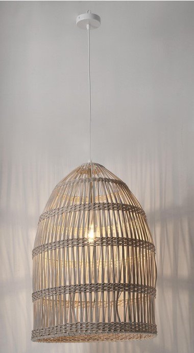 LAMPADARIO PRAIA BIANCO H67 2 jollygiuncoeu wicker rattan pendant lamp hanging from the ceiling with warm light glowing inside